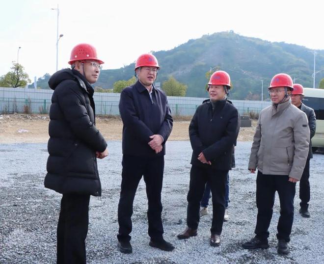柳岳、叶浩文开展“四下基层”调研暨第一季度重大项目集中开工活动