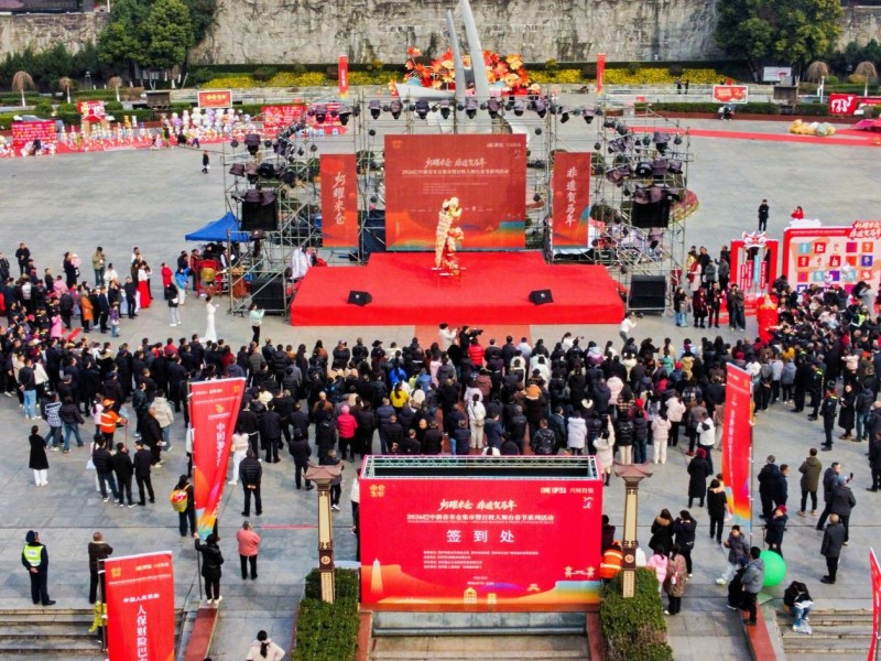 巴中市“灯耀米仓·非遗贺马年”新春米仓集市圆满开市赋能民生添年味品牌引领促发展